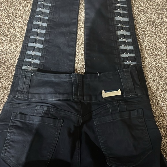 Very cute black lace up side jeans - Picture 3 of 3